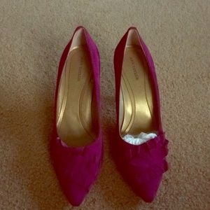 Ann Taylor fuchsia suede pumps 7m